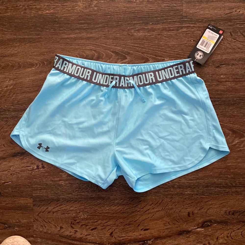 Womens medium new with tags under Armour shirt